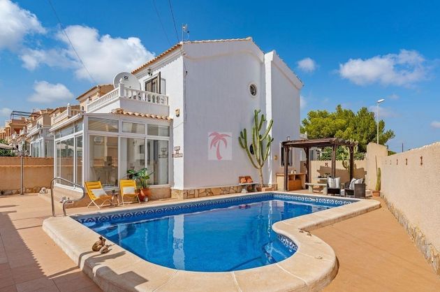 Foto 2 de Casa en venda a calle Alarcon de 3 habitacions amb terrassa i piscina