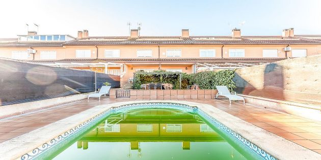 Foto 1 de Casa adosada en venta en Restón I - Restón II de 5 habitaciones con piscina y jardín