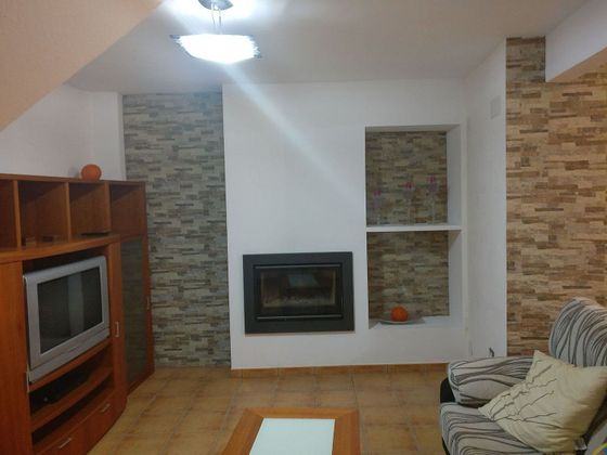 Foto 1 de Casa adossada en venda a calle De Santa Cecilia de 4 habitacions amb terrassa i garatge
