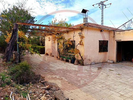 Foto 1 de Casa rural en venda a calle Diseminados de 4 habitacions amb terrassa i piscina