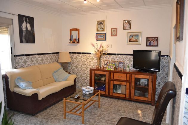 Foto 2 de Chalet en venta en Algueña de 4 habitaciones con terraza y garaje