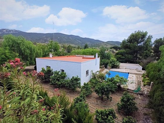Foto 1 de Xalet en venda a El Fondo de les Neus-El Hondon de las Nieves de 3 habitacions amb terrassa i piscina