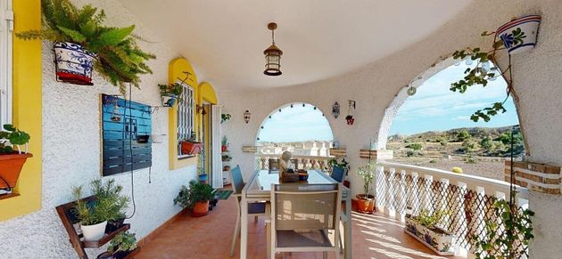 Foto 2 de Casa en venda a Monforte del Cid de 4 habitacions amb terrassa i jardí