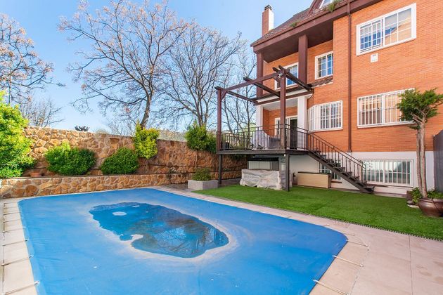 Foto 1 de Casa en venda a Velilla de San Antonio de 4 habitacions amb terrassa i piscina