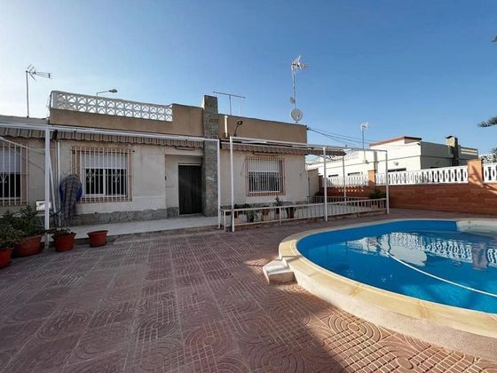 Foto 1 de Casa en venda a El Altet de 3 habitacions amb terrassa i piscina