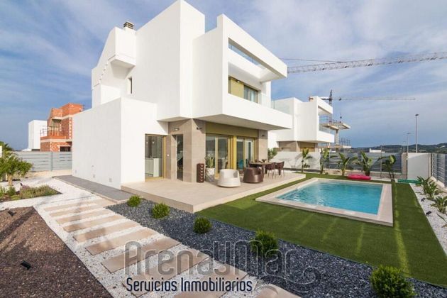 Foto 2 de Xalet en venda a Orihuela ciudad de 3 habitacions amb terrassa i piscina