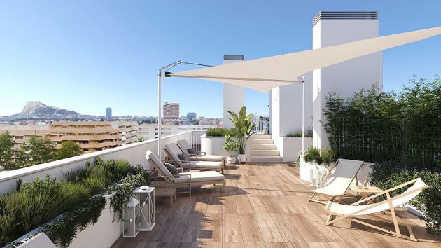 Foto 1 de Pis en venda a Ensanche - Diputación de 2 habitacions amb terrassa i piscina