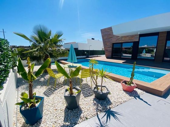 Foto 1 de Chalet en venta en calle Ecuador de 3 habitaciones con terraza y piscina