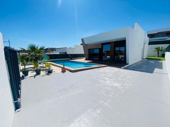 Foto 2 de Chalet en venta en calle Ecuador de 3 habitaciones con terraza y piscina