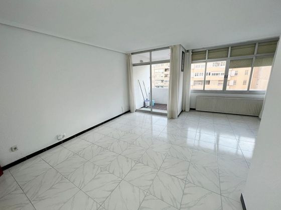 Foto 2 de Venta de piso en Venecia - Nueva Alcalá de 3 habitaciones con terraza y muebles