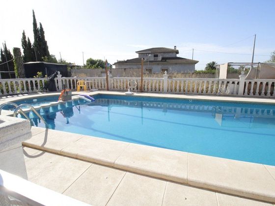 Foto 1 de Casa en venta en Crevillent de 4 habitaciones con terraza y piscina