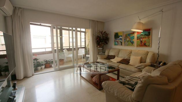 Foto 2 de Pis en lloguer a calle Arquitecto Morell de 3 habitacions amb terrassa i garatge