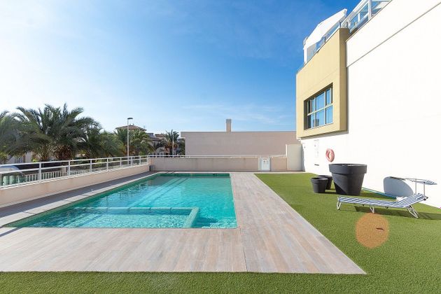 Foto 2 de Pis en venda a La Marina de 2 habitacions amb terrassa i piscina