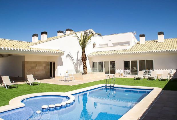 Foto 1 de Casa en venda a Yecla de 11 habitacions amb terrassa i piscina