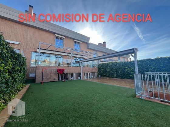 Foto 1 de Casa adossada en venda a Valdecabaña de 6 habitacions amb terrassa i piscina