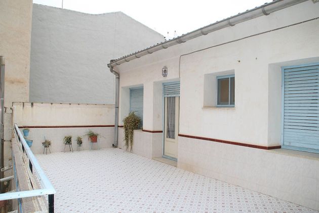 Foto 1 de Casa adossada en venda a Monóvar/Monòver de 4 habitacions amb terrassa i garatge