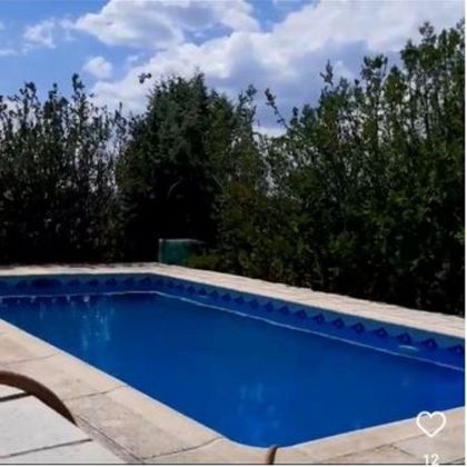 Foto 1 de Casa en venta en Calalberche de 3 habitaciones con terraza y piscina