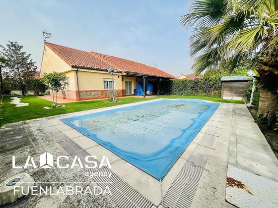 Foto 1 de Casa en venda a Novés de 3 habitacions amb piscina i garatge
