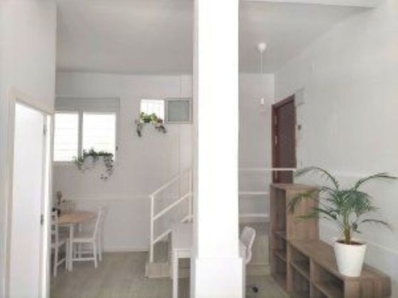 Foto 2 de Pis en venda a Zona Renfe de 1 habitació amb terrassa i aire acondicionat