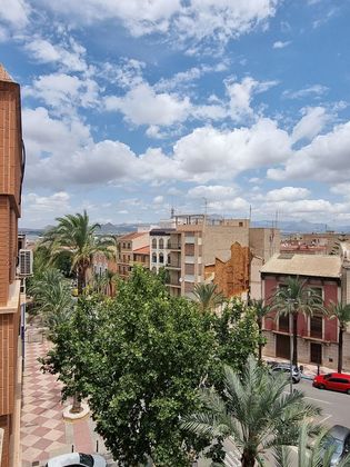 Foto 2 de Pis en venda a avenida Constitución de 3 habitacions amb balcó i aire acondicionat