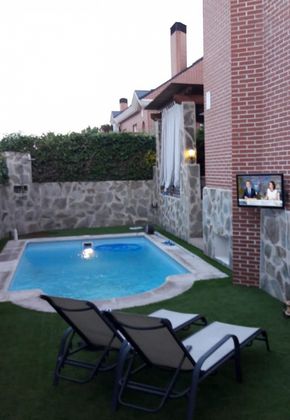 Foto 2 de Casa en lloguer a calle Mirador de 1 habitació amb piscina i garatge