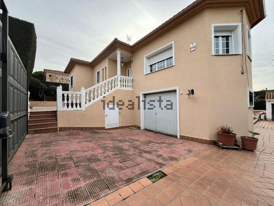 Foto 2 de Chalet en venta en Yeles de 5 habitaciones con terraza y piscina