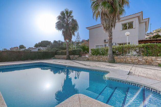 Foto 2 de Casa en venda a calle De Torrevella de 4 habitacions amb terrassa i piscina