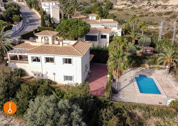 Foto 1 de Casa en venta en calle De Torrevella de 4 habitaciones con terraza y piscina