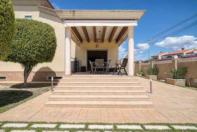 Foto 2 de Casa en venda a calle La Font de 4 habitacions amb terrassa i piscina