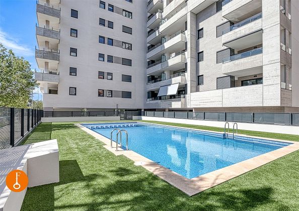 Foto 1 de Pis en venda a avenida Dep Miriam Blasco de 2 habitacions amb terrassa i piscina