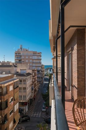 Foto 2 de Venta de piso en calle Muelle de 3 habitaciones con terraza y balcón