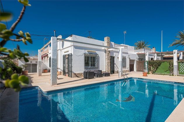 Foto 1 de Casa adossada en venda a calle Palangre de 2 habitacions amb terrassa i piscina