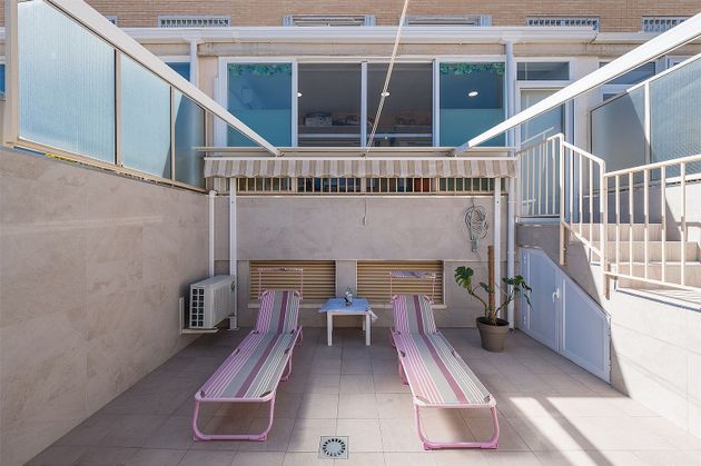 Foto 1 de Casa en venta en plaza Fabriqueta de 4 habitaciones con terraza y piscina
