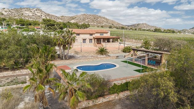 Foto 1 de Casa en venda a plaza Poligono de 9 habitacions amb terrassa i piscina