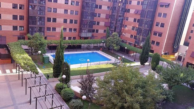 Foto 1 de Alquiler de piso en Orcasitas de 2 habitaciones con terraza y piscina