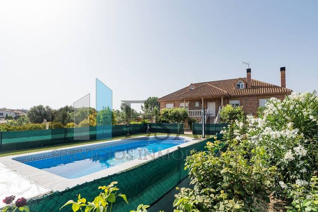 Foto 2 de Xalet en venda a Yeles de 6 habitacions amb terrassa i piscina
