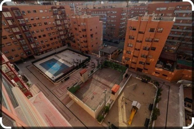 Foto 2 de Pis en venda a San Fermín de 2 habitacions amb piscina i garatge