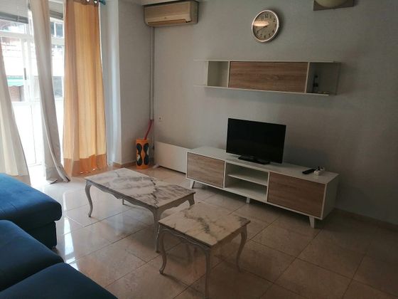 Foto 2 de Piso en alquiler en Ensanche - Diputación de 2 habitaciones con terraza y muebles