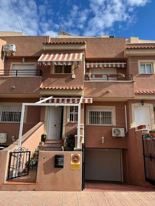 Foto 1 de Casa en venda a Rojales de 4 habitacions amb terrassa i garatge