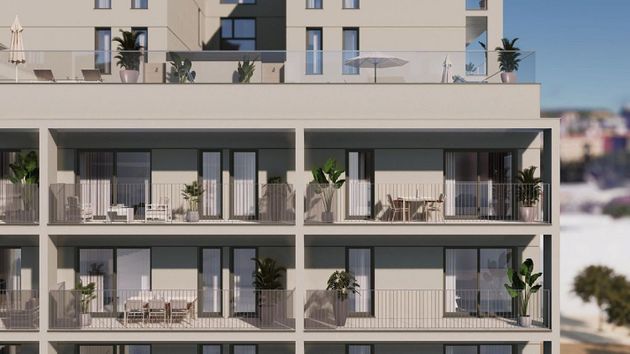 Foto 1 de Venta de piso en calle De Batllori de 2 habitaciones con terraza y piscina
