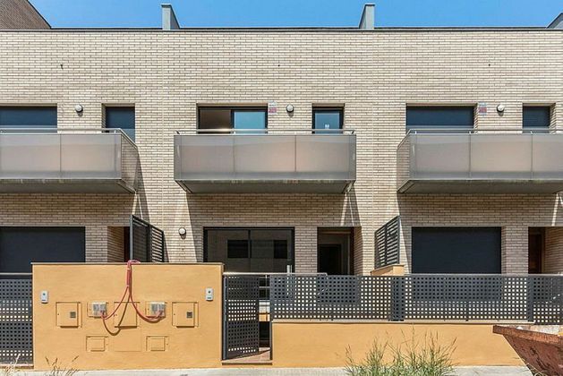 Foto 2 de Casa en venda a calle Sor Lucia Martinez Santidrian de 4 habitacions amb terrassa i balcó