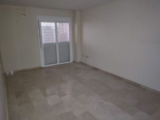 Foto 2 de Pis en venda a calle Canga de 4 habitacions amb terrassa i garatge