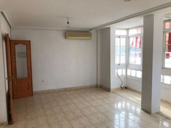 Foto 2 de Dúplex en venta en calle Miguel de Cervantes de 3 habitaciones con terraza y garaje