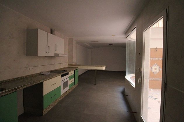 Foto 2 de Venta de piso en Centro - Elche de 2 habitaciones con garaje y aire acondicionado
