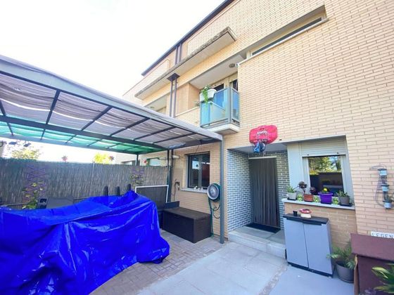 Foto 2 de Casa en venta en calle Comunidad Balear de 4 habitaciones con terraza y jardín