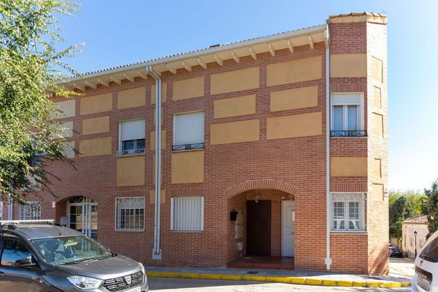 Foto 1 de Casa adossada en venda a calle De la Fuente de 4 habitacions amb calefacció
