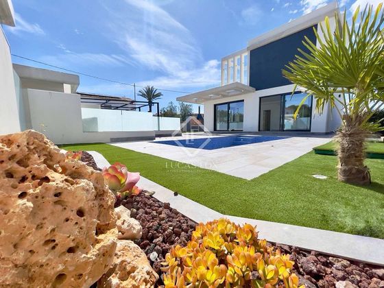 Foto 2 de Chalet en venta en Playa Mucha Vista de 4 habitaciones con terraza y piscina