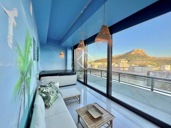 Foto 1 de Àtic en venda a Mercado de 3 habitacions amb terrassa i aire acondicionat