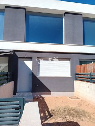 Foto 1 de Casa adosada en venta en Gran Alacant de 2 habitaciones con terraza y piscina