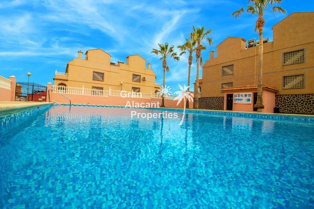Foto 2 de Casa adossada en venda a Gran Alacant de 2 habitacions amb piscina i jardí